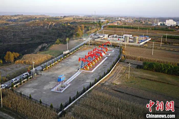 长庆油田数字化应用为石油工“减负”:每日少步行巡井10公里 长庆油田数字化应用为石油工“减负”:每日少步行巡井10公里