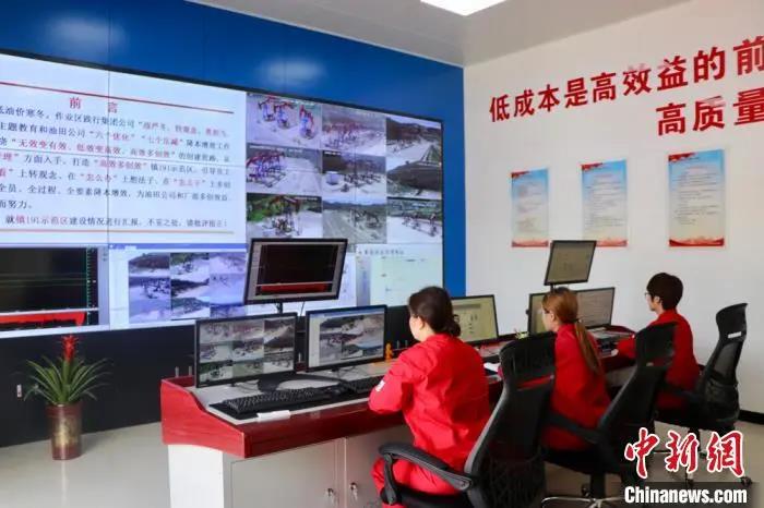 长庆油田数字化应用为石油工“减负”:每日少步行巡井10公里 长庆油田数字化应用为石油工“减负”:每日少步行巡井10公里