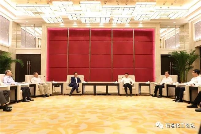 坚定不移往石化产业链下游延伸!中化集团、中国化工集团与福建省签署战略合作协议 坚定不移往石化产业链下游延伸!中化集团、中国化工集团与福建省签署战略合作协议