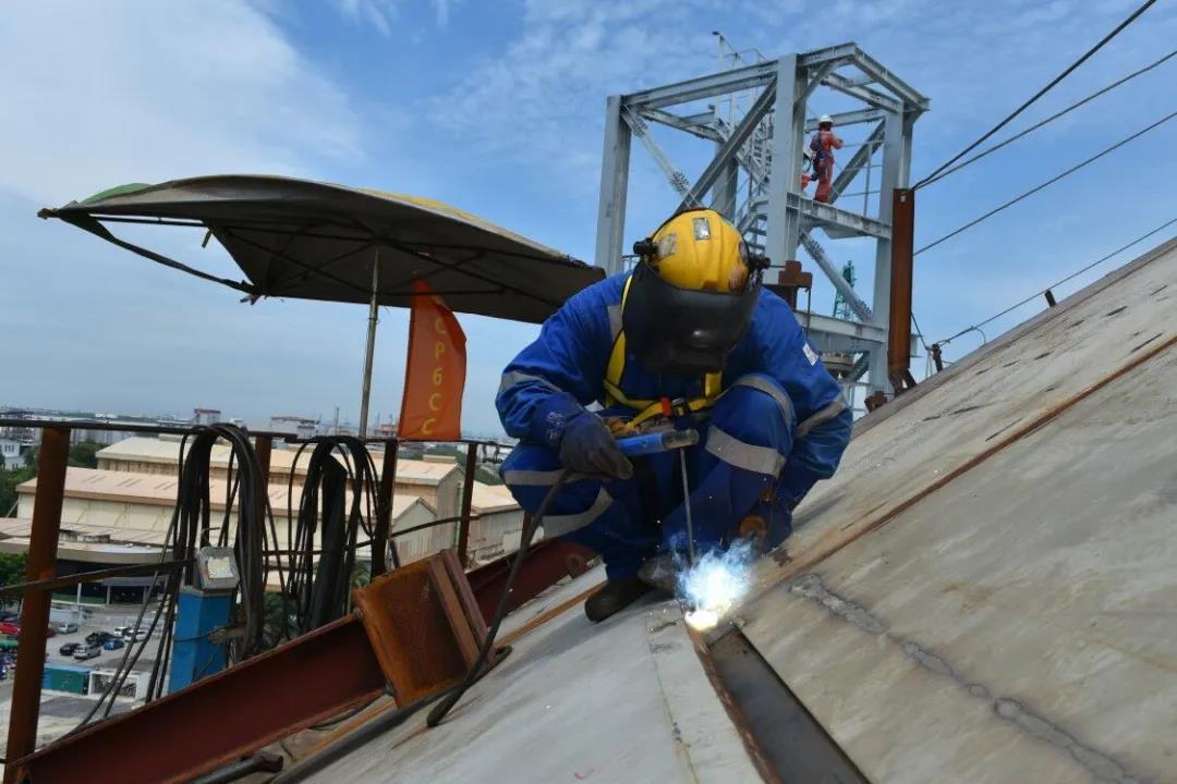 捷报频传!寰球公司首个海外LPG低温储罐气顶升成功 捷报频传!寰球公司首个海外LPG低温储罐气顶升成功