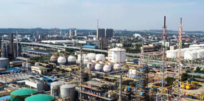 中国石油第三季度扭亏实现盈利400亿元 中国石油第三季度扭亏实现盈利400亿元