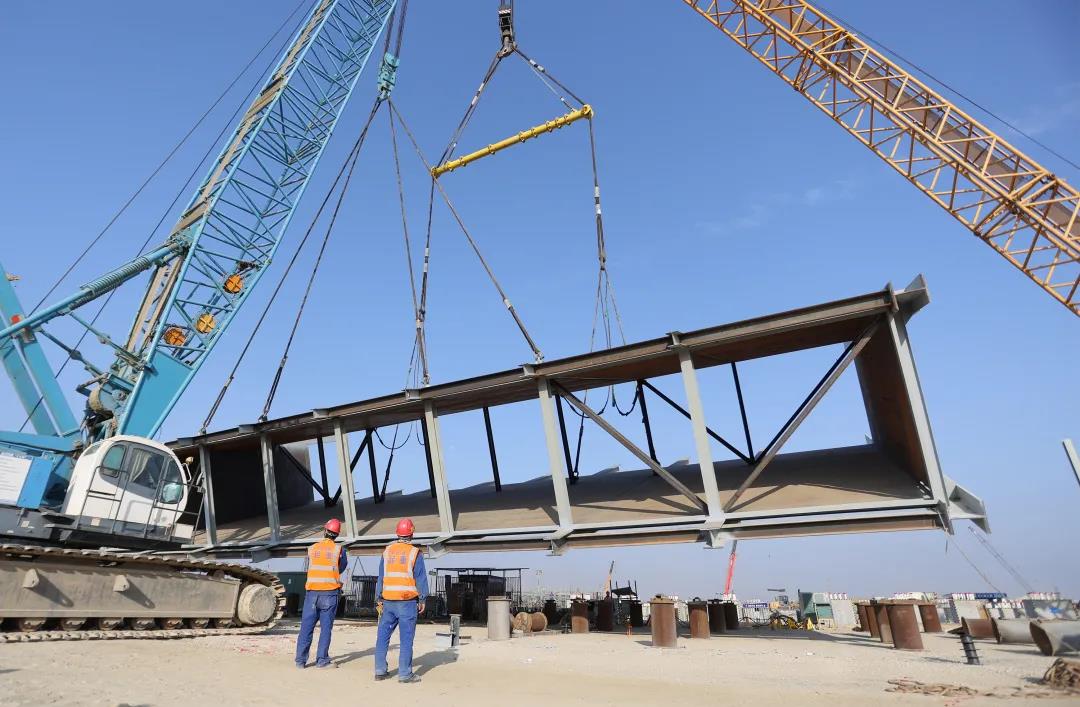 豪横!国内最大乙烯裂解炉辐射室“三天两吊” 劳动竞赛助力广东石化项目建设再提速 豪横!国内最大乙烯裂解炉辐射室“三天两吊” 劳动竞赛助力广东石化项目建设再提速