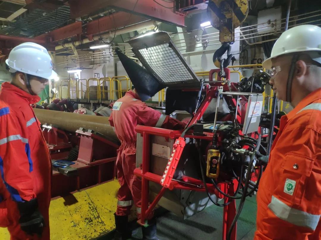 今日凌晨5点,一条31.4公里的海底管道在惠州油田铺设完毕 今日凌晨5点,一条31.4公里的海底管道在惠州油田铺设完毕