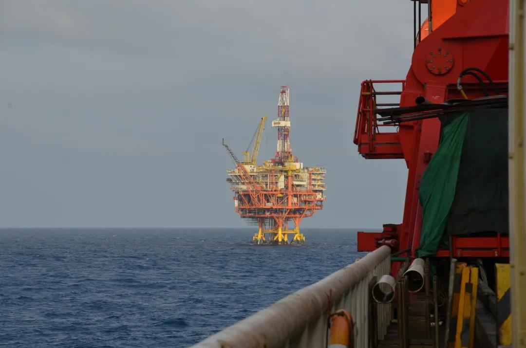 今日凌晨5点,一条31.4公里的海底管道在惠州油田铺设完毕 今日凌晨5点,一条31.4公里的海底管道在惠州油田铺设完毕