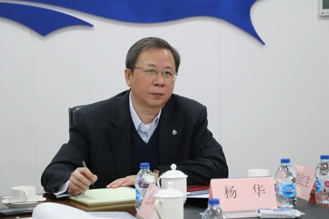 杨华:化工事业部要在两化重组过程中勇担重任 杨华:化工事业部要在两化重组过程中勇担重任