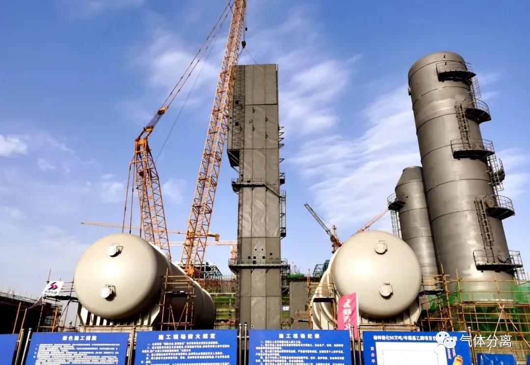 榆神能化8万空分主冷箱完成安装 榆神能化8万空分主冷箱完成安装