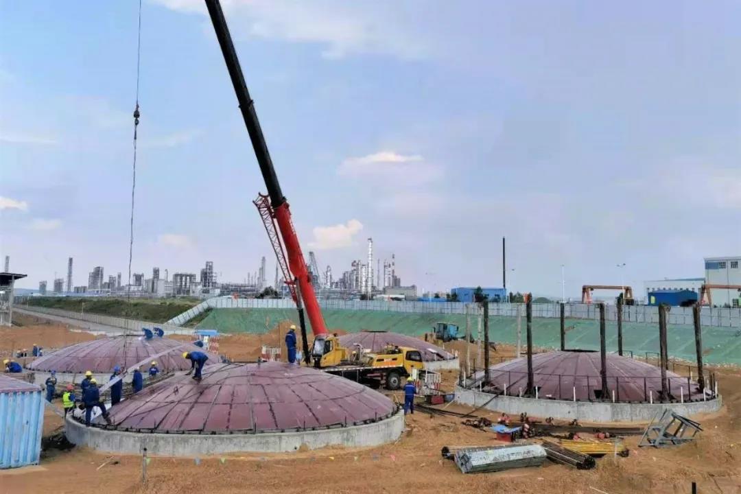 喜讯!榆炼进口原油铁路接卸车项目8台储罐基础全面交安 喜讯!榆炼进口原油铁路接卸车项目8台储罐基础全面交安