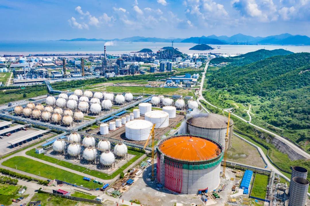 寰球公司宁波金发低温丙烷罐气顶升圆满成功 寰球公司宁波金发低温丙烷罐气顶升圆满成功