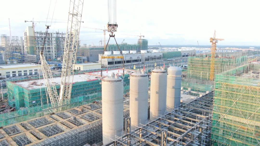 寰球公司广东石化项目:树立国内高密度聚乙烯装置反应器安装新的里程碑 寰球公司广东石化项目:树立国内高密度聚乙烯装置反应器安装新的里程碑