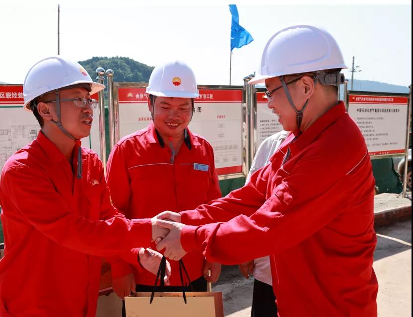 他们用98天,创造了服务油气田建设模式新纪录! 他们用98天,创造了服务油气田建设模式新纪录!