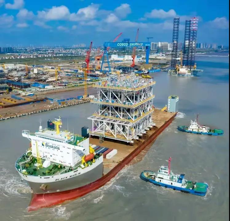 向北极圈出发!中海广瀛成功完成俄罗斯北极2项目Train1模块装船任务! 向北极圈出发!中海广瀛成功完成俄罗斯北极2项目Train1模块装船任务!