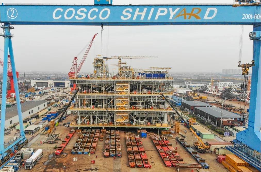 向北极圈出发!中海广瀛成功完成俄罗斯北极2项目Train1模块装船任务! 向北极圈出发!中海广瀛成功完成俄罗斯北极2项目Train1模块装船任务!