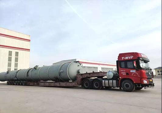 兰石重装承制新特能源多晶硅项目塔器陆续完工 兰石重装承制新特能源多晶硅项目塔器陆续完工