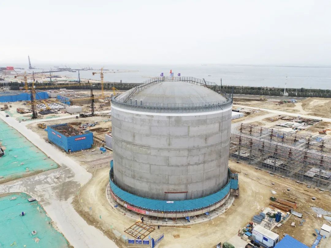 华陆公司万华(福建)低温乙烯罐项目顺利完成外罐施工 华陆公司万华(福建)低温乙烯罐项目顺利完成外罐施工