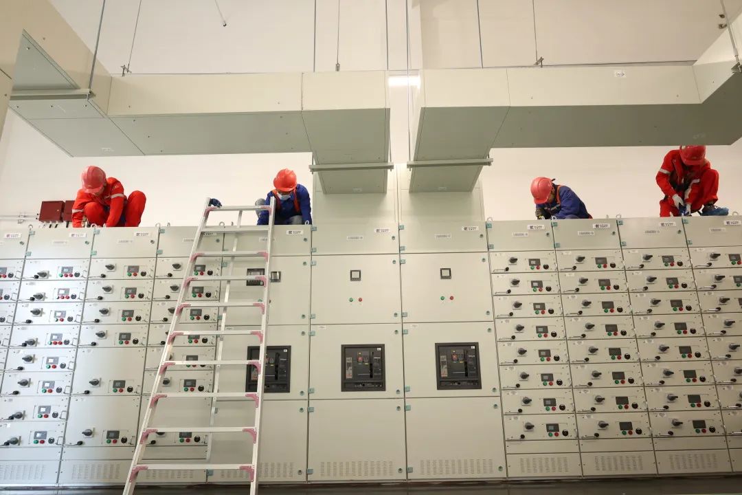 寰球公司广东石化项目120万吨/年乙烯装置变电站一次受电成功 寰球公司广东石化项目120万吨/年乙烯装置变电站一次受电成功