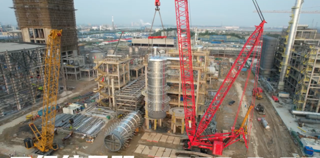 赛鼎公司EPC总承包广西华谊双酚A项目大件设备吊装全部完成 赛鼎公司EPC总承包广西华谊双酚A项目大件设备吊装全部完成