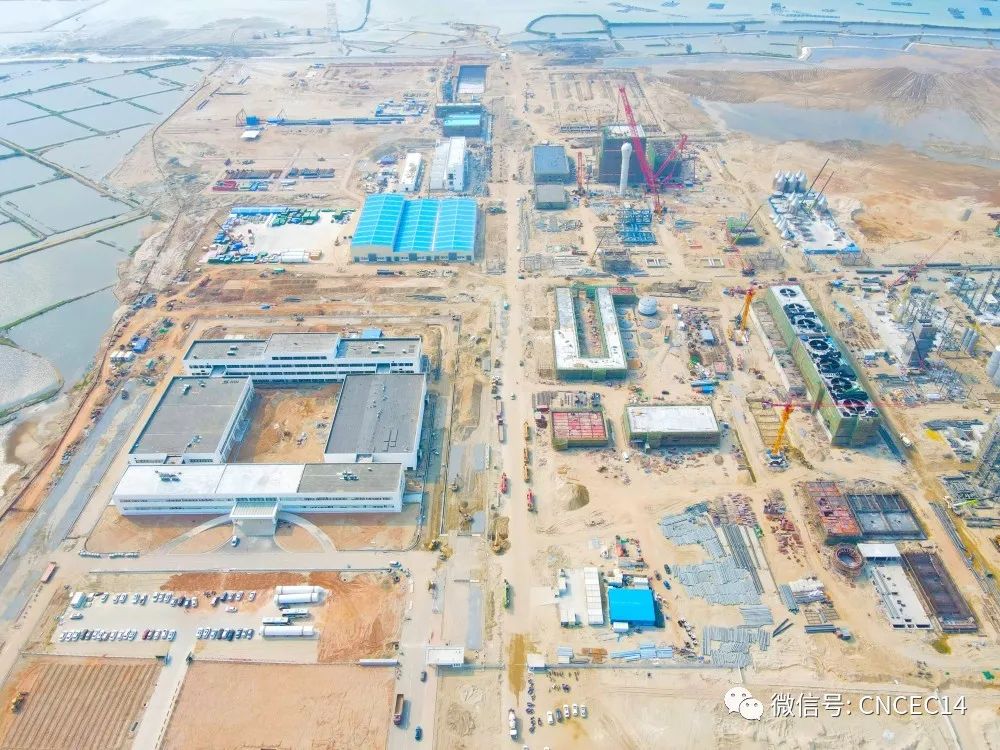 “巨型金刚”起立!东华能源(茂名)项目大型设备吊装首战告捷 “巨型金刚”起立!东华能源(茂名)项目大型设备吊装首战告捷