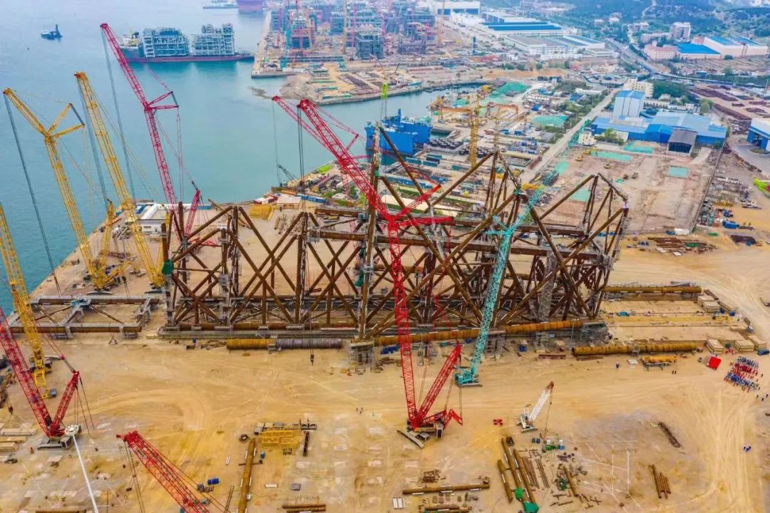 陆丰12-3油田开发项目井口平台导管架完成中心桁架封顶吊装 陆丰12-3油田开发项目井口平台导管架完成中心桁架封顶吊装
