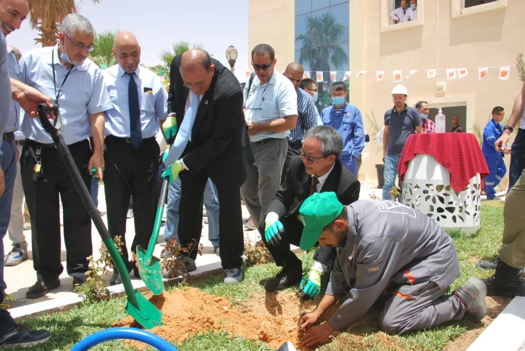 中油工程建设阿尔及利亚HBR项目举行首油投产庆典 中油工程建设阿尔及利亚HBR项目举行首油投产庆典