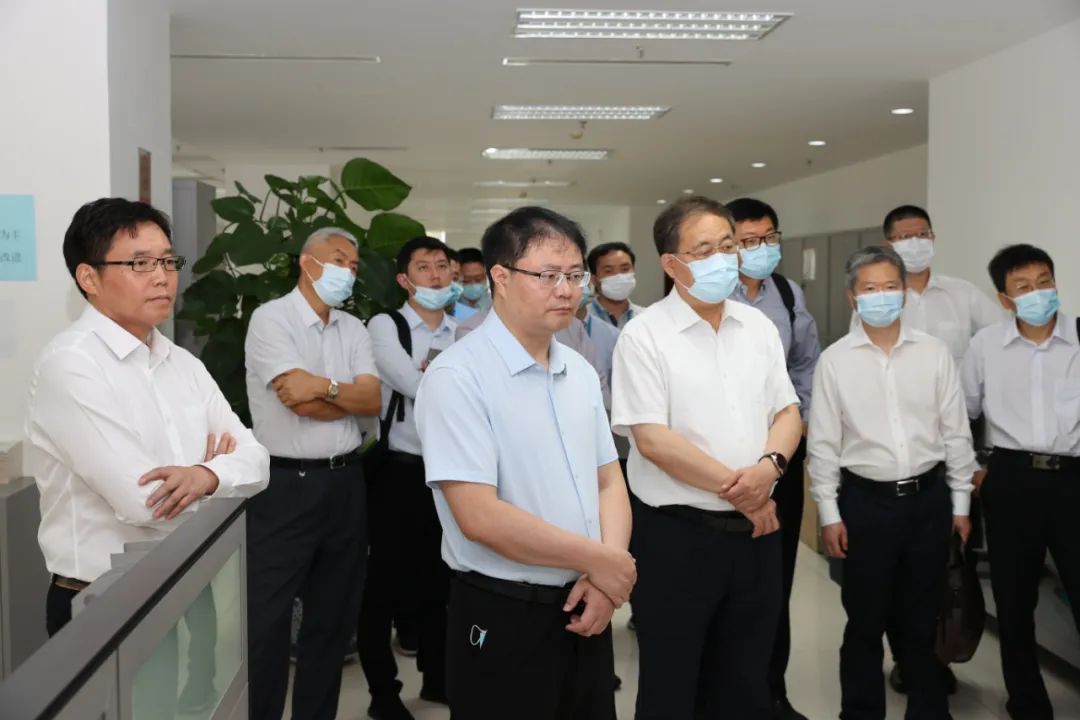 中油工程公司总经理武军陪同中国石油天然气勘探开发公司总经理何文渊一行到西南分公司调研 中油工程公司总经理武军陪同中国石油天然气勘探开发公司总经理何文渊一行到西南分公司调研