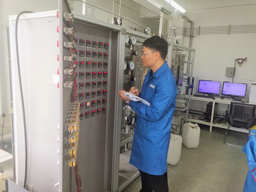 制氢纯度99.999%!我国首套自主研发的橇装天然气制氢装置投用 制氢纯度99.999%!我国首套自主研发的橇装天然气制氢装置投用