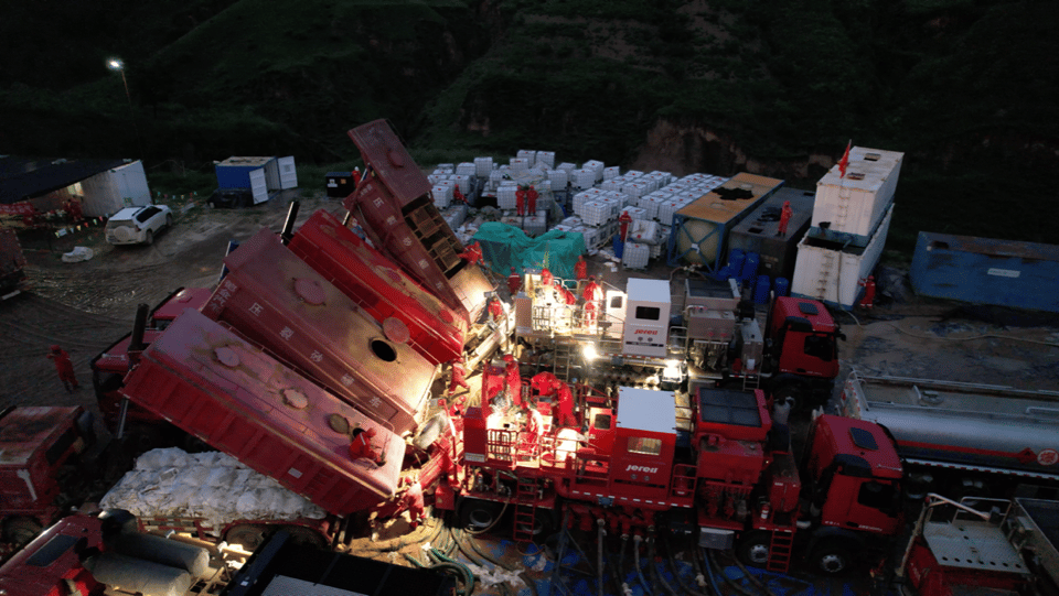 中国海油首口超大规模深层煤层气水平井压裂圆满完成 中国海油首口超大规模深层煤层气水平井压裂圆满完成