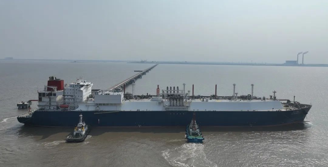 保暖保供添底气 南通吕四港迎来深秋首艘超大型LNG运输船 保暖保供添底气 南通吕四港迎来深秋首艘超大型LNG运输船