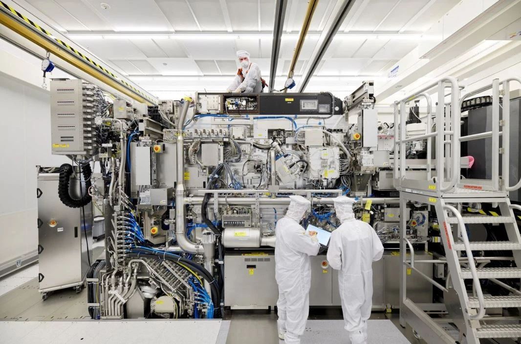 日本荷兰将限制向中国出口芯片设备 日本荷兰将限制向中国出口芯片设备