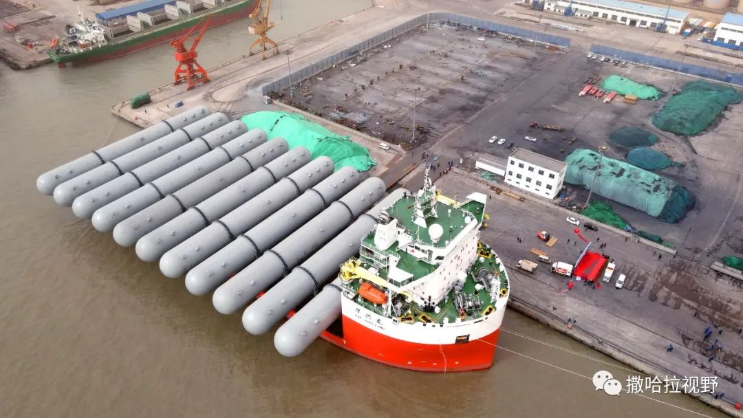 山东荣成:“巨无霸”石油液化气储罐启运非洲 山东荣成:“巨无霸”石油液化气储罐启运非洲
