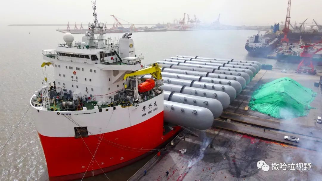 山东荣成:“巨无霸”石油液化气储罐启运非洲 山东荣成:“巨无霸”石油液化气储罐启运非洲