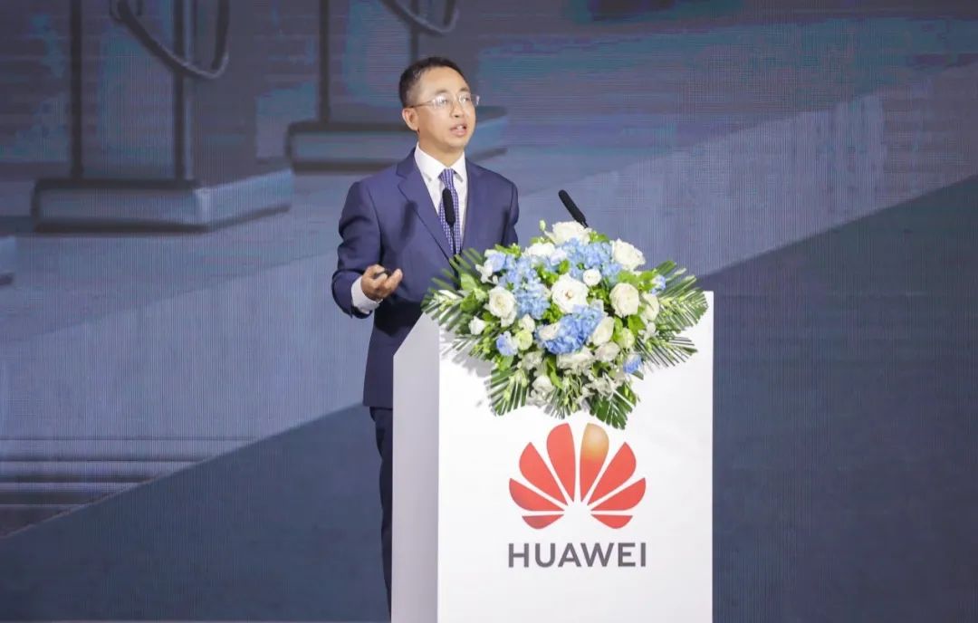 华为发布DriveONE新一代超融合动力平台和新一代全液冷超充架构充电解决方案 华为发布DriveONE新一代超融合动力平台和新一代全液冷超充架构充电解决方案