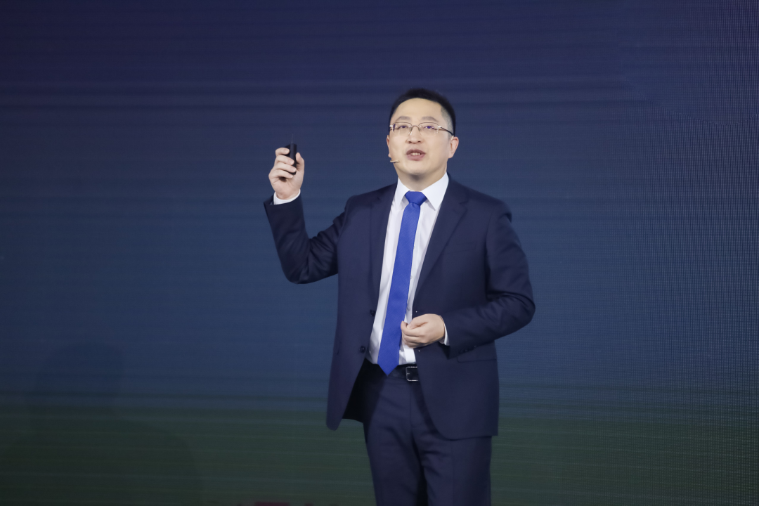 华为发布DriveONE新一代超融合动力平台和新一代全液冷超充架构充电解决方案 华为发布DriveONE新一代超融合动力平台和新一代全液冷超充架构充电解决方案