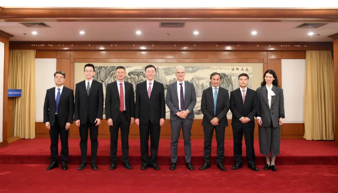 英国派特法石油工程公司高级副总裁保罗·博努奇一行到公司访问交 英国派特法石油工程公司高级副总裁保罗·博努奇一行到公司访问交