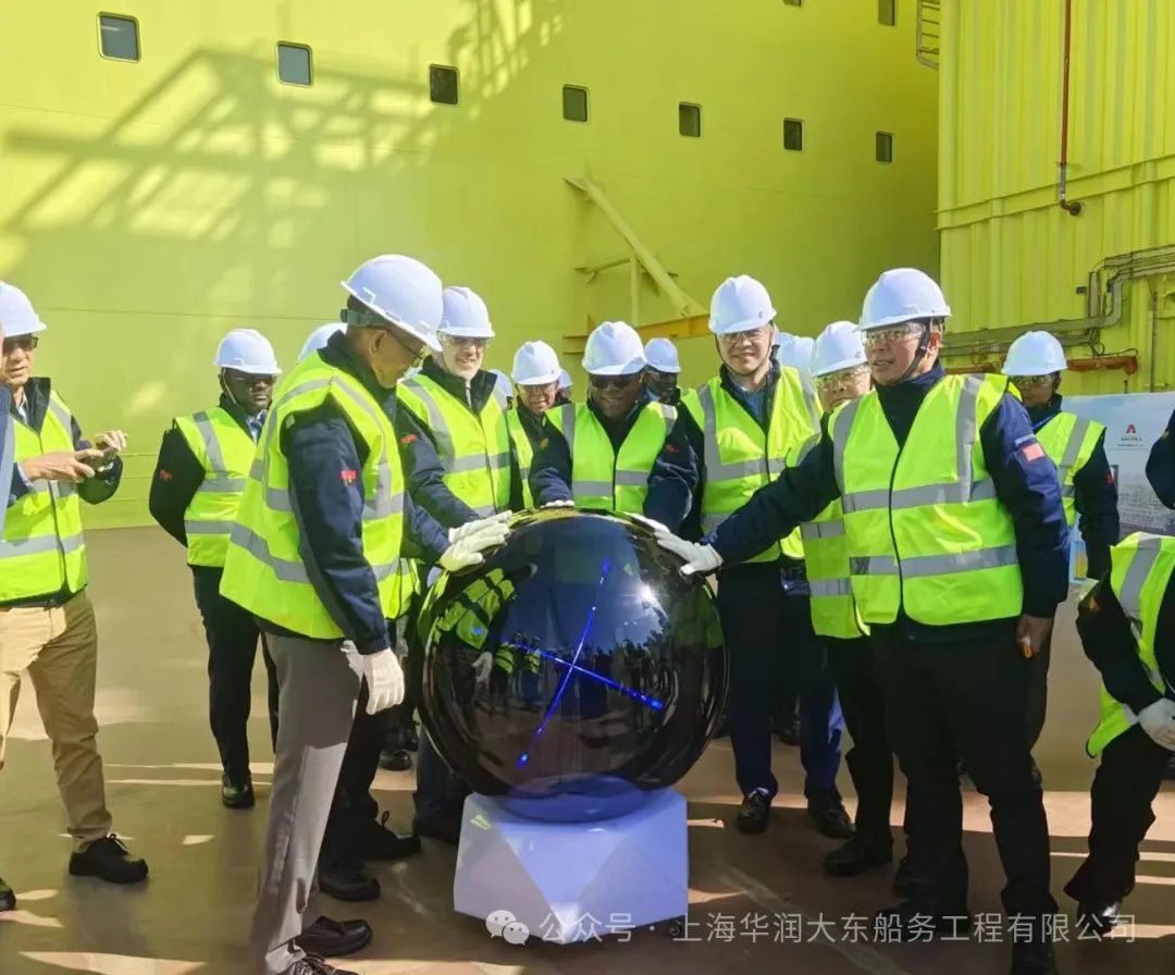 安哥拉矿产资源、石油和天然气部长和意大利驻上海总领事等贵宾与华润大东同庆“海上超级工厂”实现里程碑节点 安哥拉矿产资源、石油和天然气部长和意大利驻上海总领事等贵宾与华润大东同庆“海上超级工厂”实现里程碑节点