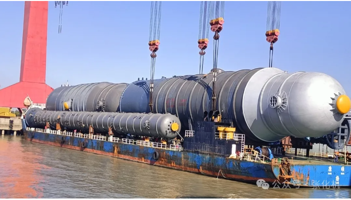 张化机圆满完成北方华锦大型塔器制造任务 张化机圆满完成北方华锦大型塔器制造任务